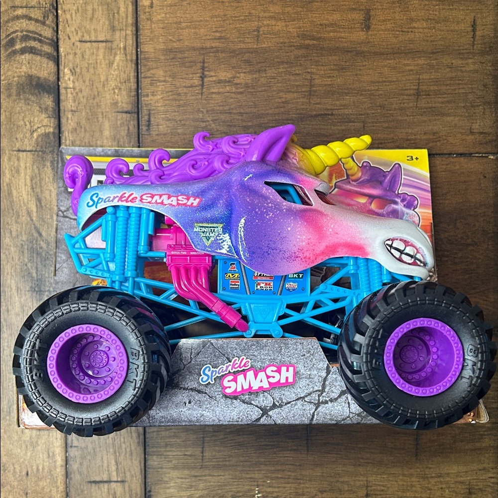 Monster Jam Sparkle Smash 1:24 Scale Official Monster Truck, Die-Cast Vehicle
